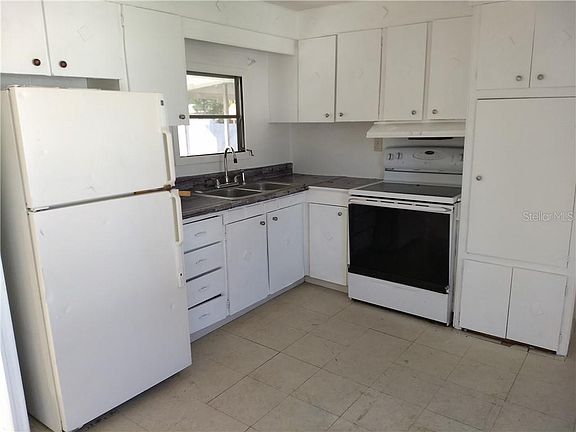 5th image of 1411 Venetia St