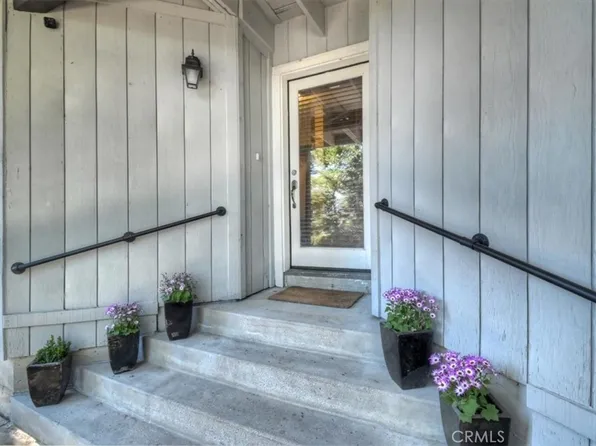 24607 Altdorf Dr, Crestline, CA 92325