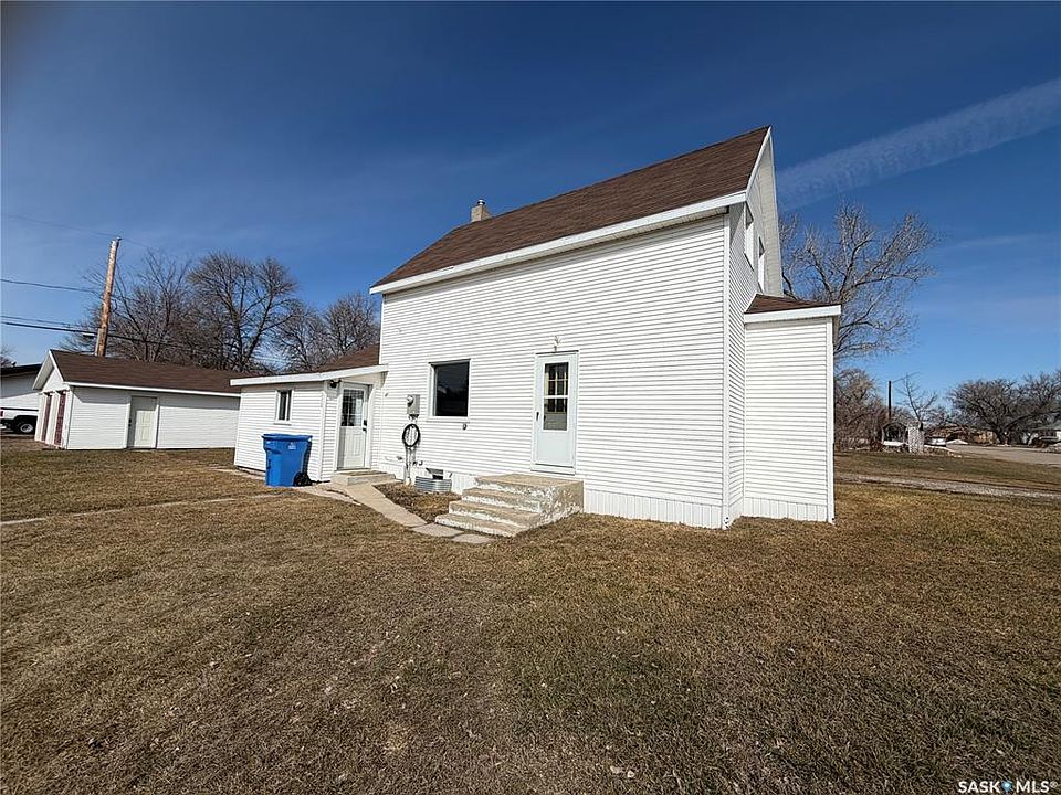 1st image of 220 4th STREET E