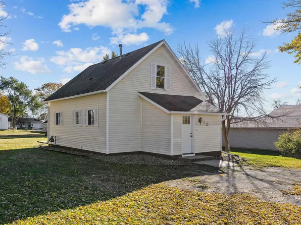 140 8th St N, Maynard, IA 50655