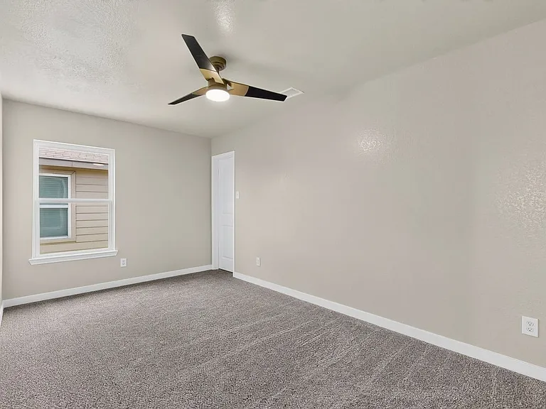 15018 Silver Tree Cv — Photo 36