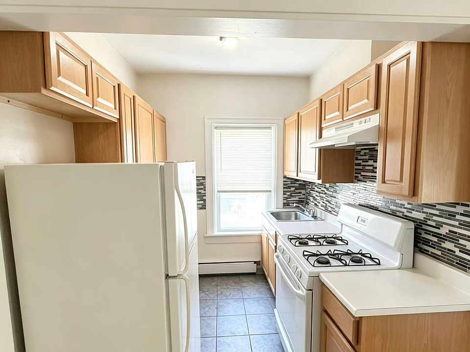 1st image of 28 Hope St #3