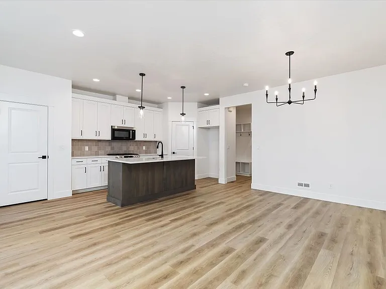 736 S Calhoun Ln — Photo 32