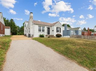 8261 Watson Rd, Saint Louis, MO 63119