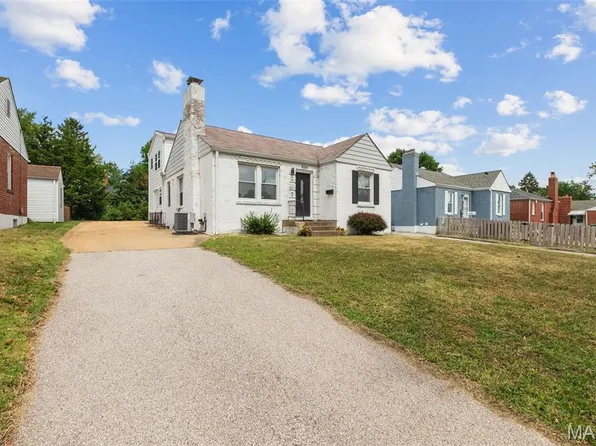 8261 Watson Rd, Saint Louis, MO 63119