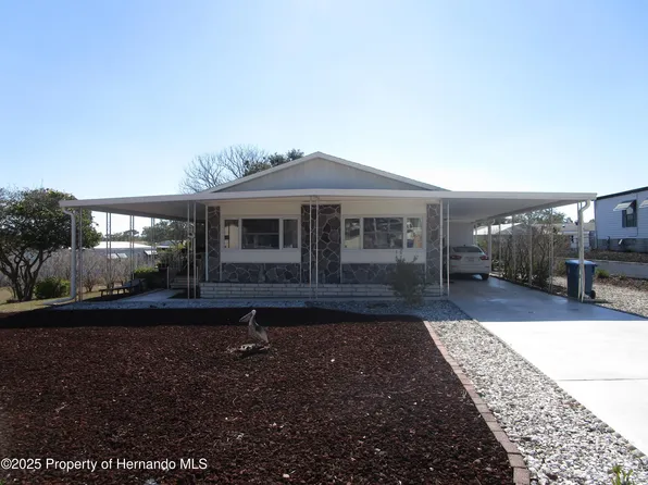 8149 Dinsmore St, Brooksville, FL 34613