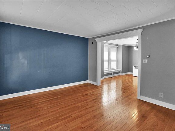 3rd image of 2411 Fairview Ave