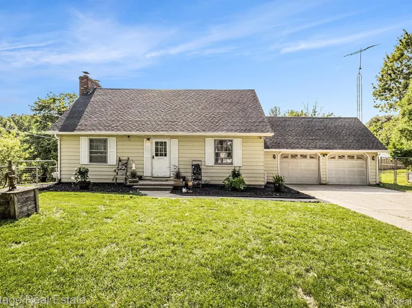 3976 Mitchell Rd, Lapeer, MI 48446