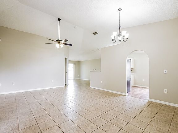 5th image of 15922 Wilkinson Dr