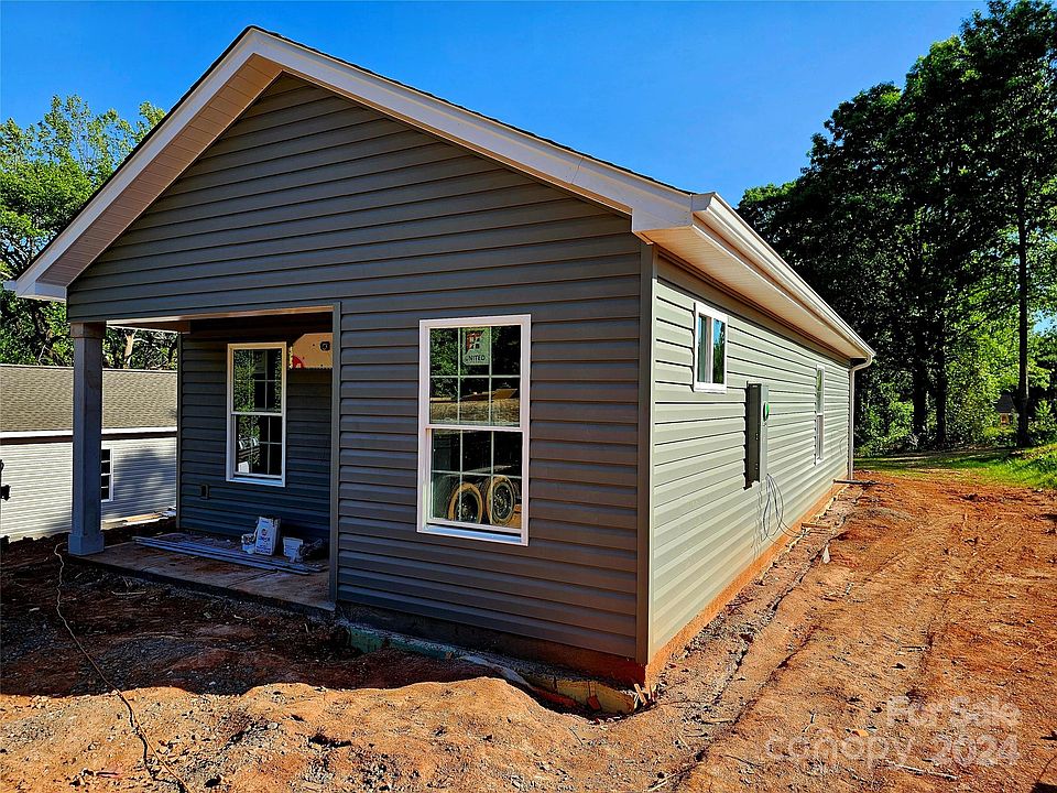 2nd image of 1108 C Ave SE