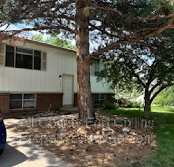 1990 Dorset Dr — Photo 1