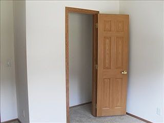 5th image of 29807 Roscommon Dr