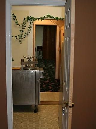 Passway to 28 E Center