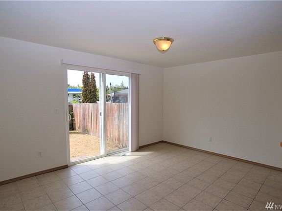 4th image of 9449 Fagan Ct NE