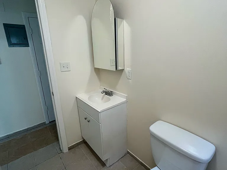 47 Delavan Ave #2 — Photo 17