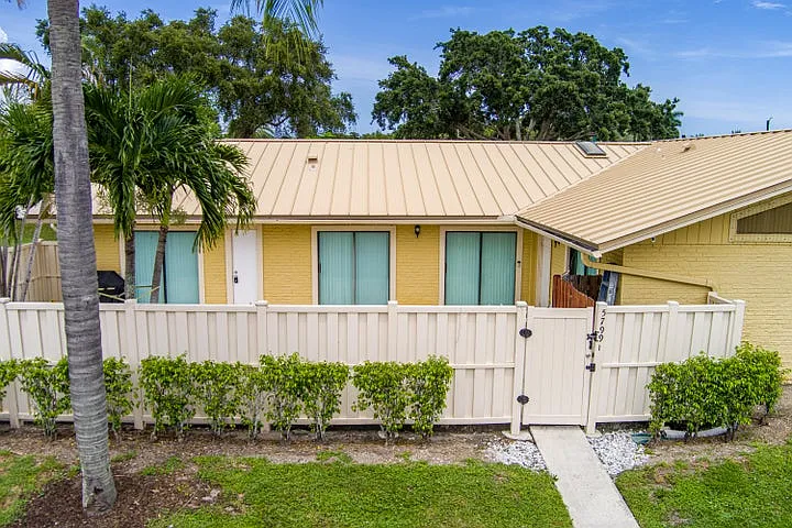 3 bed, 1276 sqft, $3,000 — Photo 2