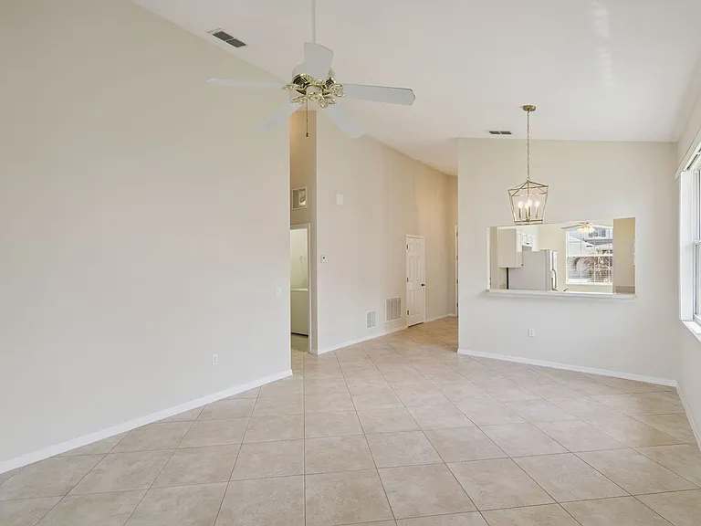771 Wolf Creek St — Photo 5