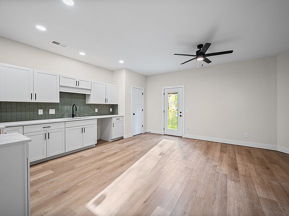 4th image of 217 Cave St #4