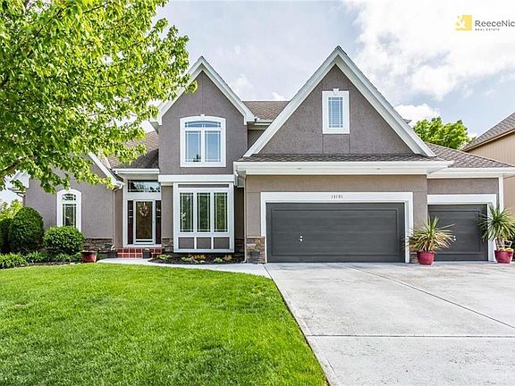 Welcome Home! Nestled near the walking trail system and just a skip to neighborhood pool.