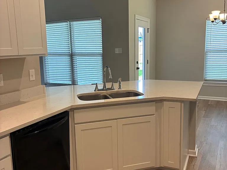 137 Keaton Ct — Photo 2
