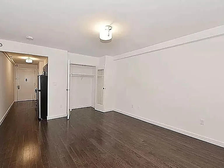 140 W 19th St #2D — Photo 6