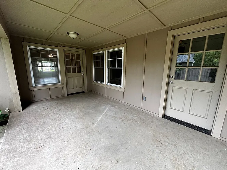 1326 E 32nd Pl — Photo 30