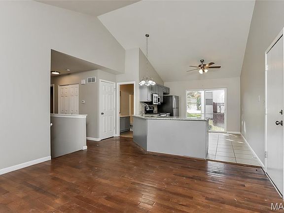 3rd image of 3058 Plum Creek Dr