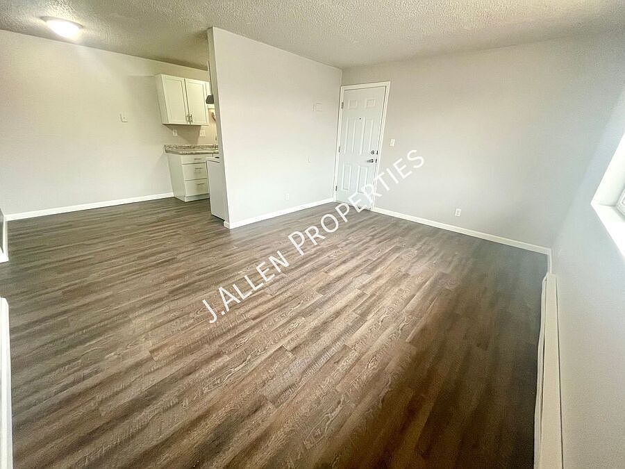 1st image of 1805 E Parker Cir