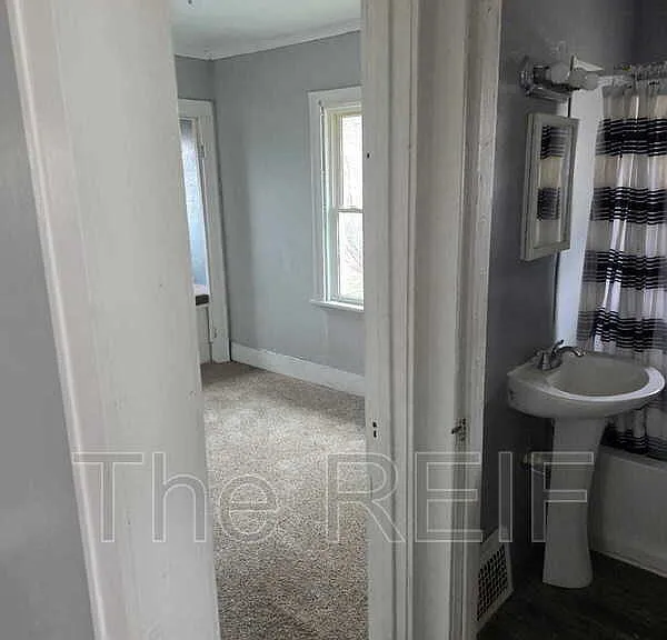 1023 Barrie Ave — Photo 9