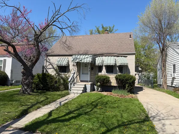 19421 Elkhart St, Harper Woods, MI 48225