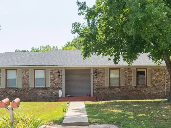 900 E Kirkwood Drive, Aurora, MO 65605