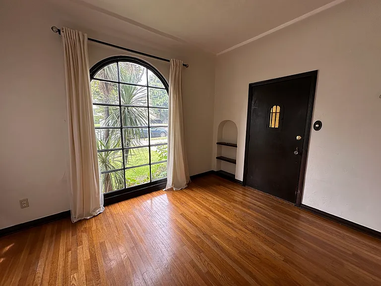 1340 E Harvard St — Photo 5