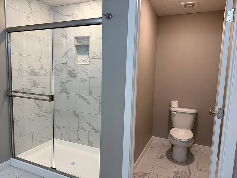 709 E Penzance Cir — Photo 8