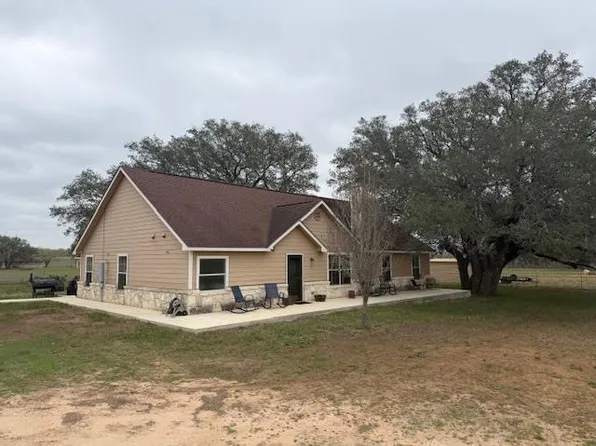 100 County Road 423, Stockdale, TX 78160