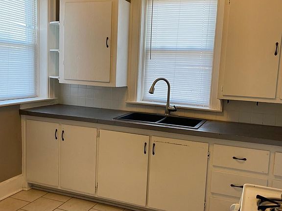 3rd image of 526 Park Ave