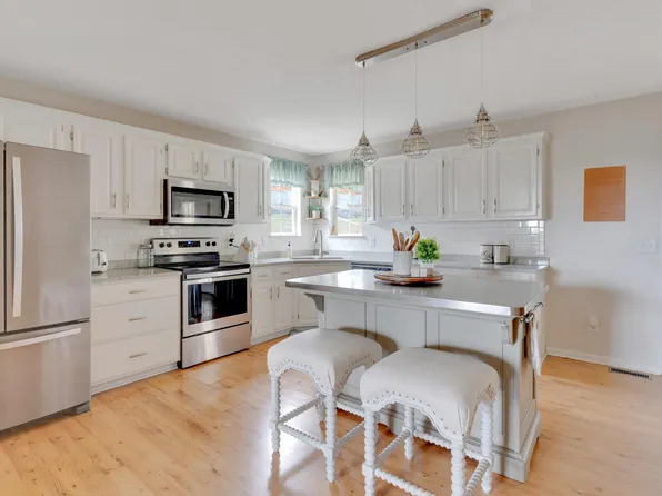 1407 Oldaker View Ln, Hixson, TN 37343