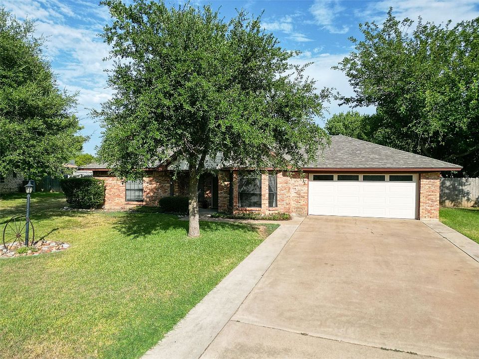 1st image of 10 Redbud Dr