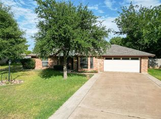 10 Redbud Dr, Mineral Wells, TX 76067