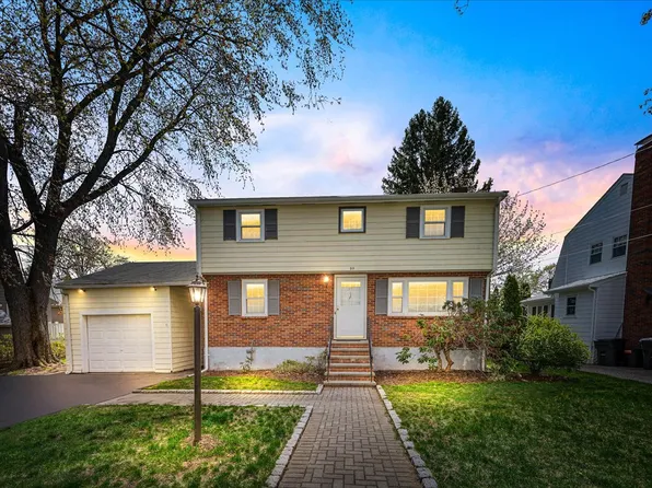 95 Converse Ln, Melrose, MA 02176