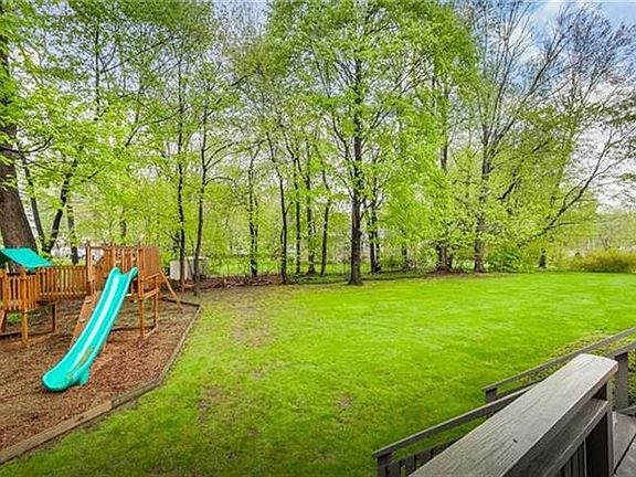 5th image of 11 Gerlach Dr