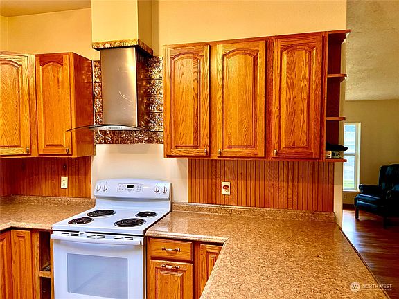 4th image of 8909 211th Street Ct E