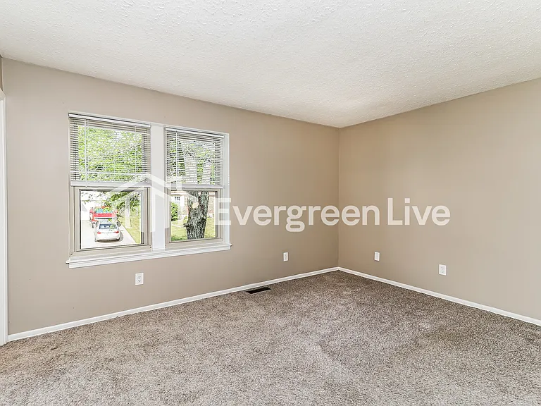 7732 Ravenswood Dr — Photo 9