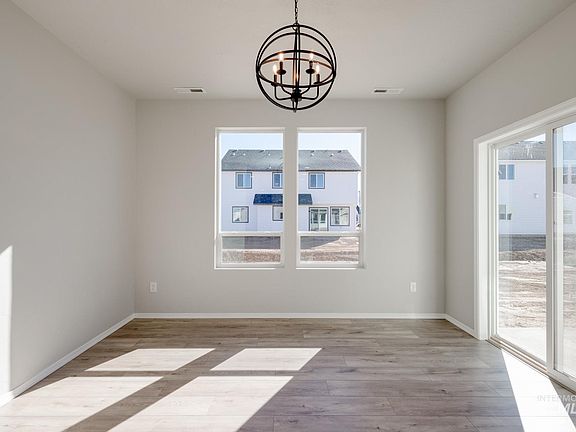 5th image of 208 Aquamarine Ave