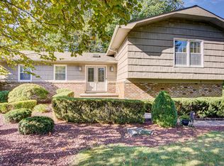 8 Manor Dr, Manalapan, NJ 07726