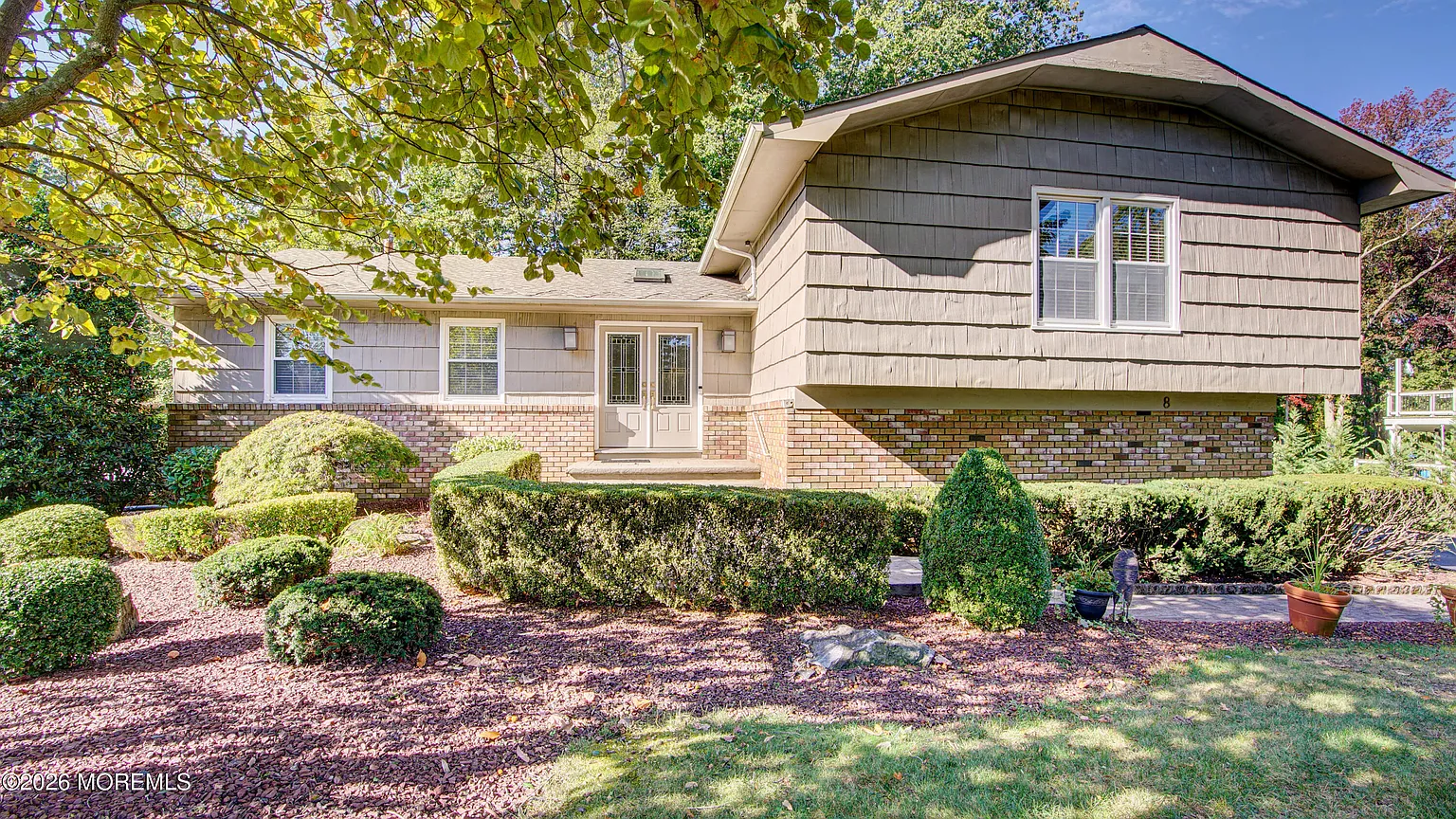 8 Manor Drive photo 1
