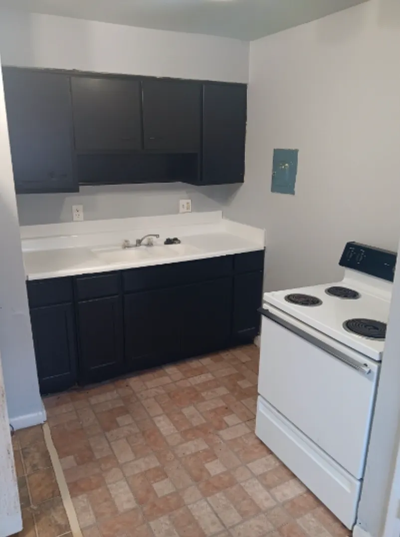 604 W Grand Ave — Photo 4