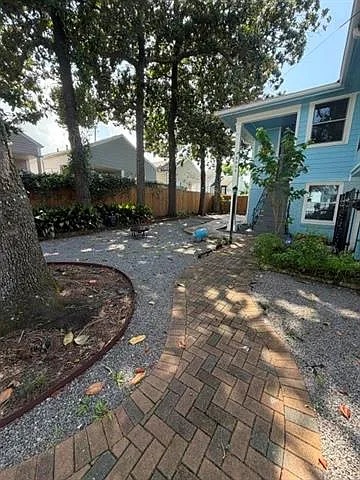 3 bed, 1.5 bath, 1600 sqft, $2,550 — Photo 2