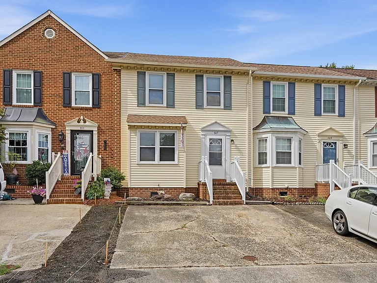 307 San Roman Dr — Photo 1