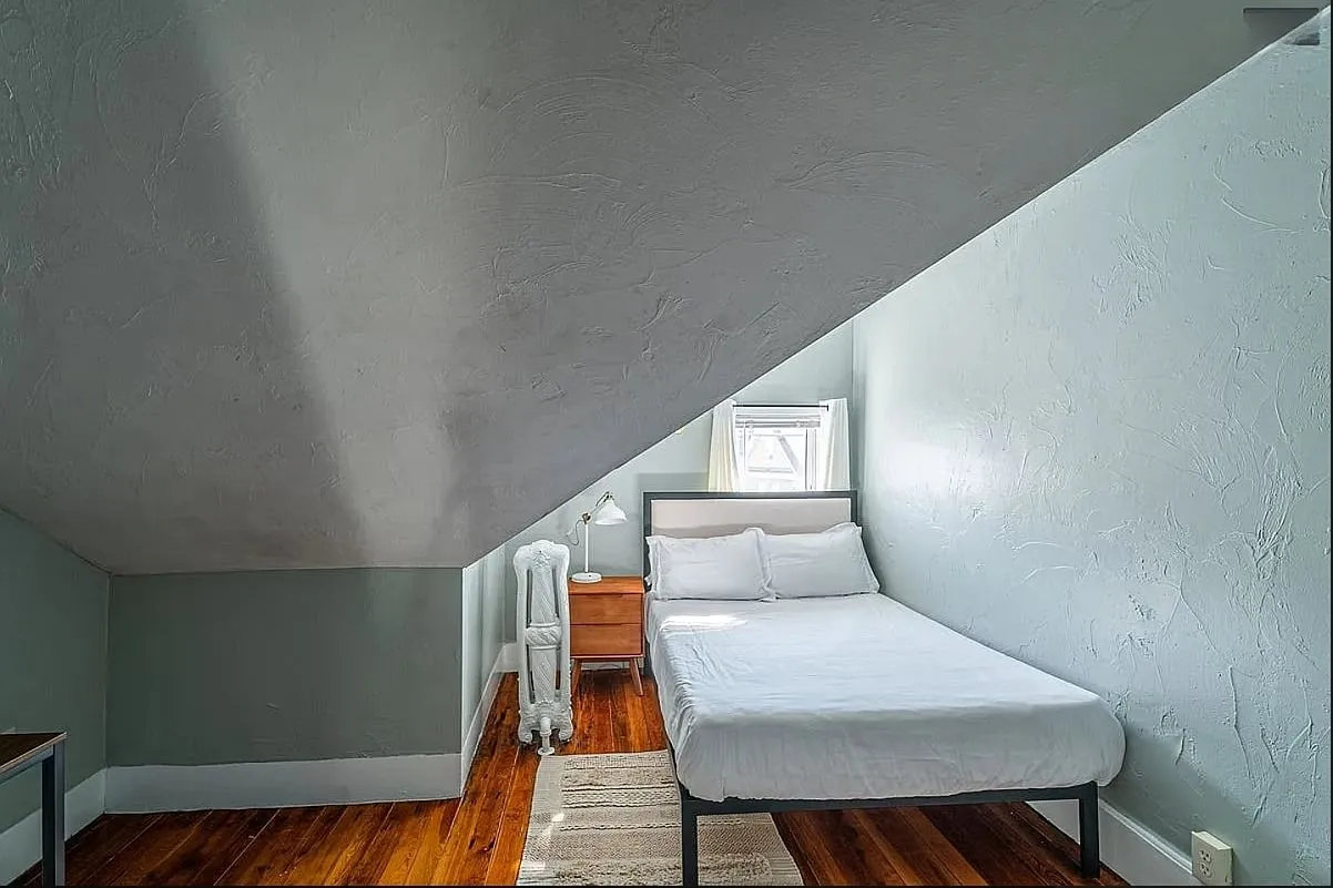 6 bed, 2.0 bath, 2000 sqft, $5,400 — Photo 2