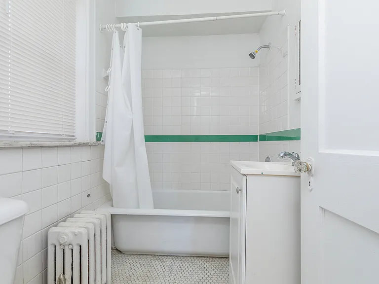 7350 Lindell Blvd #202 — Photo 9